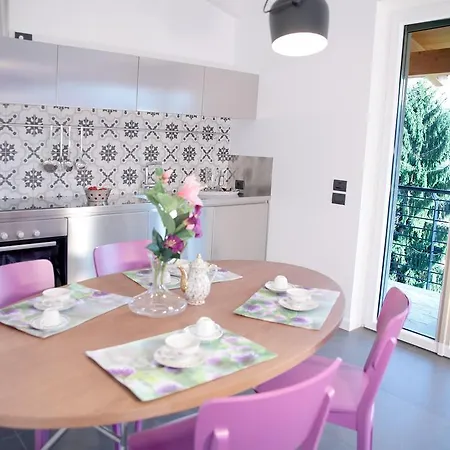 Apartment Di Caffe Maya By Holiday Solutions