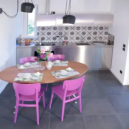 Apartment Di Caffe Maya By Holiday Solutions *