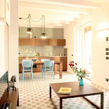 Di Caffe Maya By Holiday Solutions Apartment