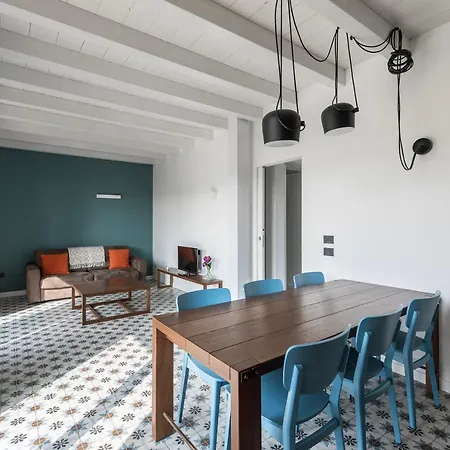Apartment Di Caffe Maya By Holiday Solutions