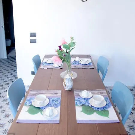 Апартаменты Di Caffe Maya By Holiday Solutions *